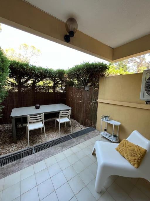 Studio Bord De Mer Boulouris A Saint Raphael Екстериор снимка